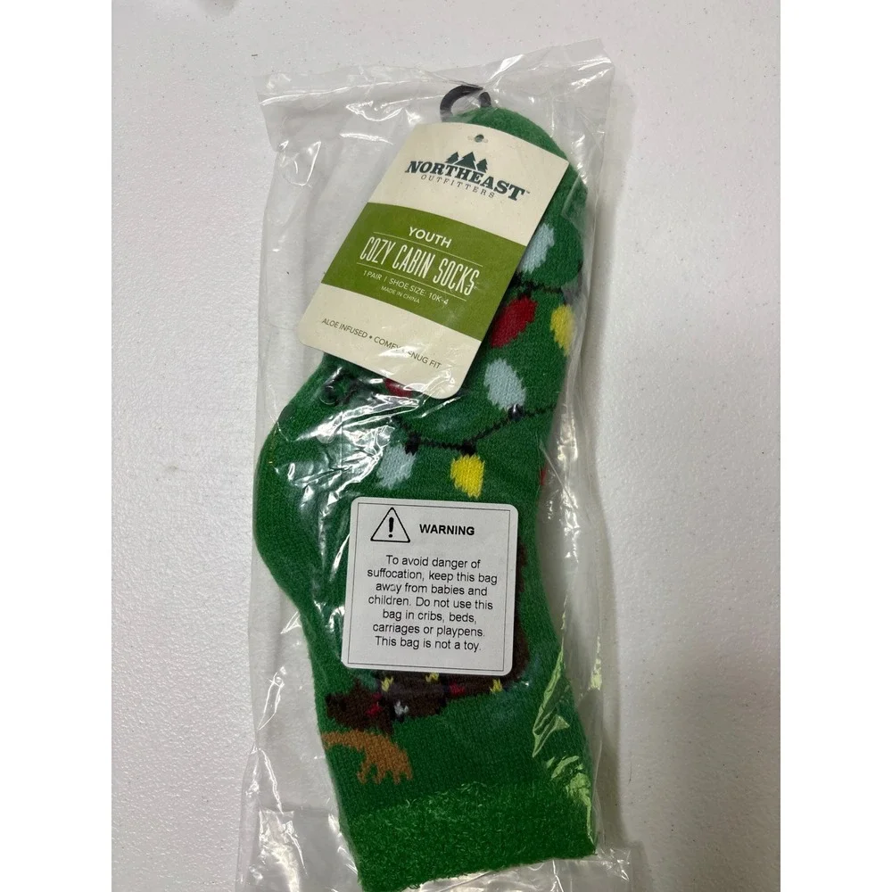 Northeast Outfitters Youth Cozy Cabin Socks Green Christmas Holiday Lights‎